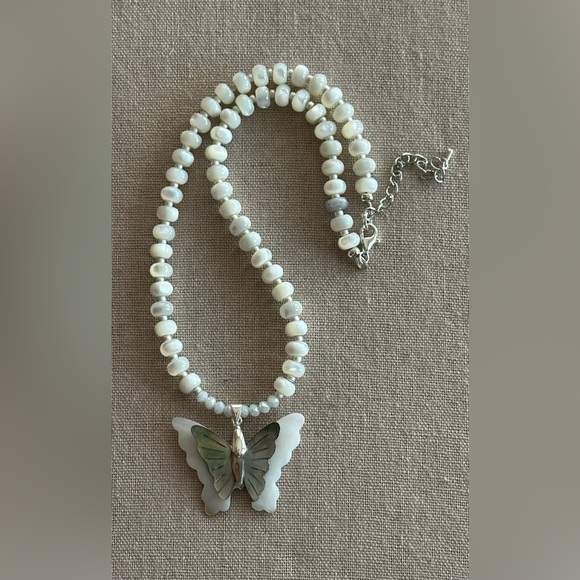 18-1/2 inch Mother of Pearl bead Necklace NWOT - Picture 5 of 10